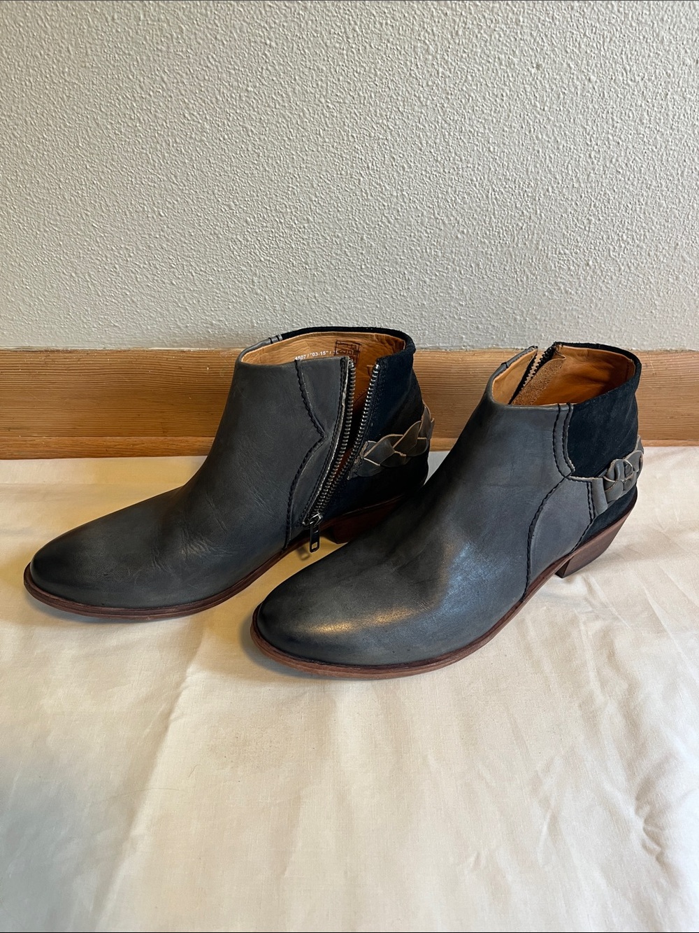 H By Hudson grey/black Leather Ankle Booties with Side Zip